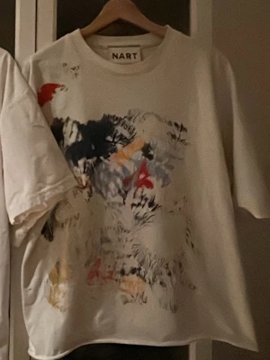 Nart T-shirt - T-shirt från klädmärket Nart, original förpackning följs med, tveka inte på att skriva om du undrar något