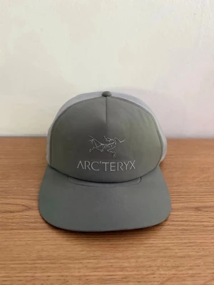 Grön Arcteryx keps  - En Arcteryx keps i grön nypris ca 600kr