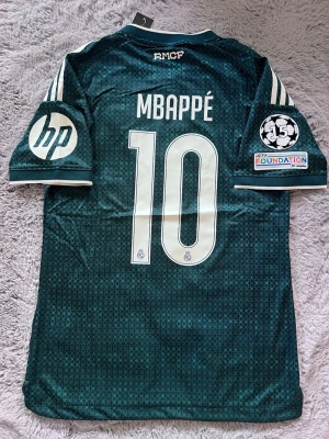 Real Madrid 26/27 Mbappe  - En Real Madrid tröja Mbappé spelar version, storlek L