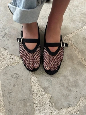 Helt nya nätskor från Alaïa - Aldrig använda nätskor storlek 40(väldigt små i storlek dock) . Har dust bag men ingen skokartong 