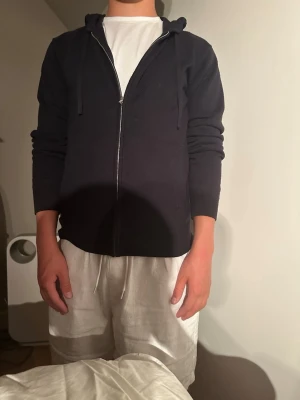  ryvls hoodie med dragkedja - Mörk blå ryvls hoodie med dragkedja