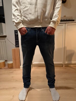 Dondup George  - Dondup jeans george storlek 31 ny pris 4000 har mått vid midja och längd. Hör av dig vid frågor?