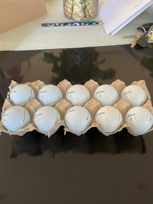 Golfbollar Titleist  - Tjena! Säljer 10 st bollar från titleist, blandning av Pro v1 och   Pro v1x. 