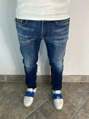 Replay Anbass Jeans - CONDITION — 9/10 Excellent condition.  Light signs of wear.     SIZE — 32/32 Model is 170 cm, 67kg  MEASUREMENTS (CM) (Please refer to the last photo for measurement guide)  A — 40 cm  B — 96 cm  C — 16 cm