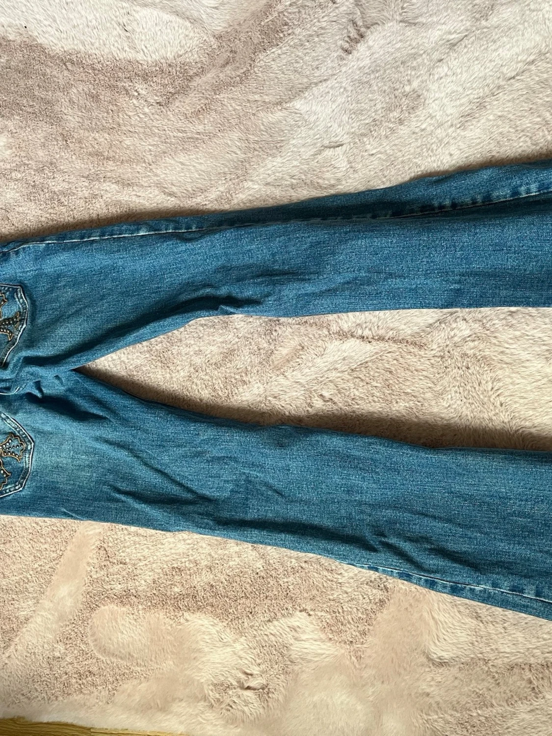 Blå bootcut jeans med detaljer