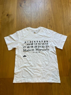 Maison Margiela Tröja T-shirt  - Helt ny. Storlek M