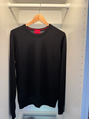  Hugo boss tröja - Säljer denna Ull Hugo boss tröja som inte kommer till användning. Storlek M men passar även S. Hör av er vid frågor! priset är ej hugget i sten!