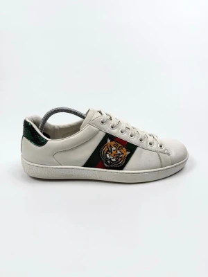 Gucci Ace Skor - Gucci Ace Tiger Sneakers | Storlek UK 5 / 39 | Skick 9/10 | Nypris ca 7300kr | 100% autentiska |