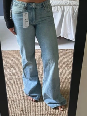 Ljusblå bootcut jeans Gina Tricot - Tog bort prislappen lite för tidigt så kan ej lämna tillbaka nu