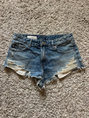 Zara jeansshorts - Helt perfekta jeansshorts tyvärr lite för små för mig men helt nya oanvända 