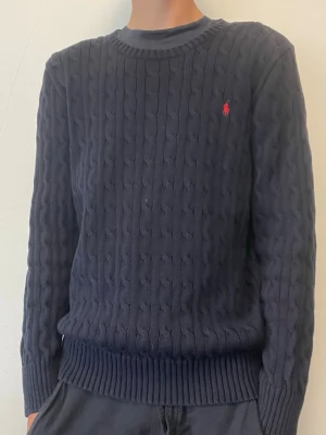 Ralph Lauren kabelstickad tröja  - Polo Ralph Lauren || skick 8/10 || storlek barn XL sitter som herr S/XS || pris kan diskuteras!