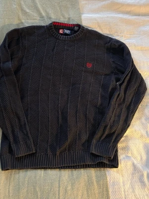 Chaps Ralph Lauren Tröja – Grovstickad – Strl M - Snygg grovstickad tröja från Chaps Ralph Lauren i storlek M. Använd väldigt lite och i toppskick – hel och fräsch utan tydligt slitage.  Nypris: 999 kr Mitt pris: 449 kr – öppen för bud!  Skickas snabbt och packas omsorgsfullt.