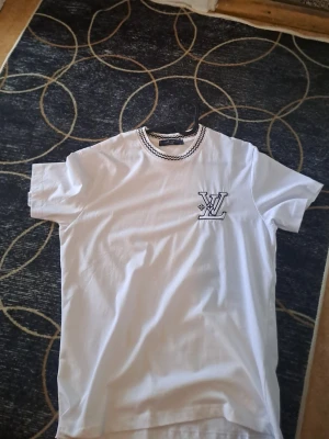Vit T shirt - Snygg vitt t shirt 