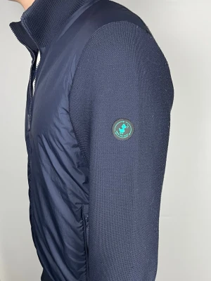 Save the duck cardigan - 👕 Plagg:  cardigan                                                           📏 Storlek: M                                                                 🏷️ Märke/Modell: Save the duck                                                     ✨ Skick: Fint skick                                                        💬 Vid frågor är det bara att skriva!                                                                                          🛍️ Gramenti