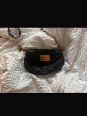 Marcjacobs Väska - Storlek 23x14cm, jättebra skick, går att ha som både clutch & vanlig väska♥️