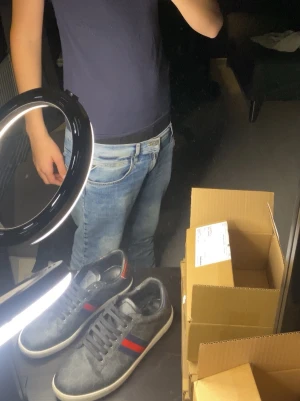Ralph Lauren T-Shirt - T-shirten har inga skador eftersom ja nästa aldrig har använt den, jag har försökt sålt den för väldigt länge men har aldrig blivit såld.Den är skön att ha på sig och passar nästan till allting 
