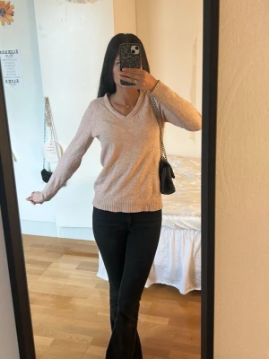 Rosa vila tröja - Säljer en rosa stickad tröja från Vila. Jättemysig och skön att ha på sig. Stl S men passar även mig med xs.