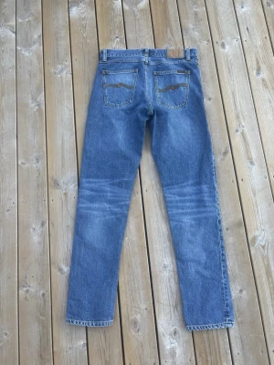 Nudie jeans steady eddie - Säljer dessa schyssta nudie jeansen i modellen ”steady eddie ” , storlek W30, L32! De är i mycket fint skick, inga defekter! Hör gärna av dig vid funderingar😊