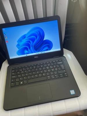 Dell Latitude 3310 Core i5 8 Th Gen, ssd 256GB, 8GB Ram - Dell Latitude 3310 Core i5 8 Th Gen, ssd 256GB, 8GB Ram Dell Latitude 3310 laptop med Intel Core i5-8265U processor på 1.60GHz. Den har 8 GB RAM och Intel UHD Graphics 620. Operativsystemet är Windows 11 Pro. Laddare ingår