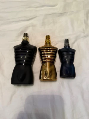 Jpg familj - Jpg le male le parfum ca 90ml kvar av 125ml. Jpg elexir ca 60ml kvar av 75ml. Ultra male ca 10ml kvar av 40ml