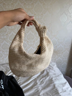 Väska - Fin nu på sommaren och får plats med mycket