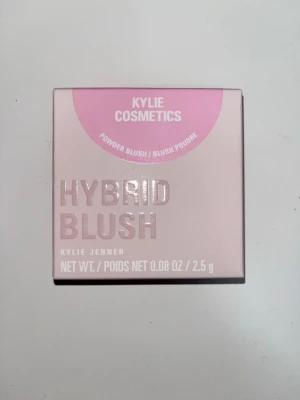 Kylie Cosmetics Hybrid Blush Winter Kissed 2.0 - Säljer helt ny hybrid blush från Kylie Cosmetics i färgen Winter Kissed 2.0.