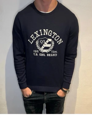 Lexington stickad - Stl - S | skick:10/10 | Nypris: 2499