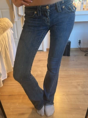 True religion - Dessa true religion jeansen som jag har haft ett tag nu men tröttnat på. Rätt så använda men inga slitningar som märks av.