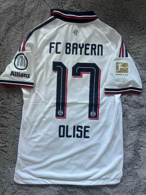 Bayern München 26/27 Olise - En Bayern München tröja för 26/27 med Olise i spelar version, storlek L 