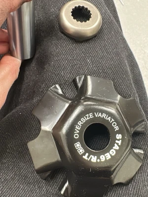 Stage 6 r/t delar  - Säljer ett kit me 16mm delar så de ska passa på dom lite större vevarna     Ny pris på grejerna. Glidhysla till variatorn 250kr  Varisor lock  100kr  och 16mm hylsa grej 99kr.  