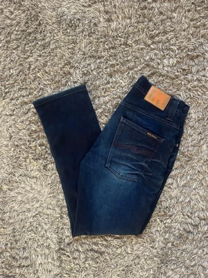Nudie jeans - Galet feta jeans från Nudie! | Byxorna har sjukt snygga och unika fades | Modell: Grim Tim (Nudies mest populära) | Skick: 9/10 | Storlek: 32/32| Hör gärna av dig vid frågor!!!