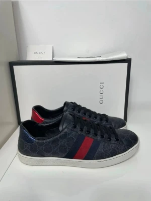 Gucci Ace Skor  - Säljer nu dessa Gucci Ace skor, skriv för fler bilder/frågor🙌🏼