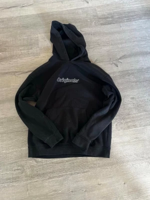 Svart hoodie med Originals-tryck