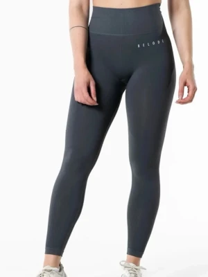 Mörkgrå  leggings från Relode - (Prislapp kvar) Snygga mörkgrå seamless leggings från Relode med hög midja och ribbad linning. Tight passform som framhäver benen och diskret logga framtill. Perfekta för träning eller chill. Materialet är stretchigt och följsamt för maximal komfort.