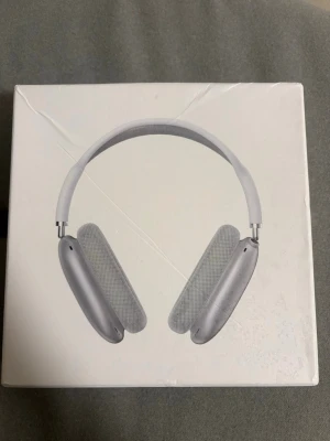 Airpods Max - Säljer ett par Airpods Max då jag ej använder de. Mycket bra ljudkvalitet och superduper sköna. Knappt använda. Intresserad? Skicka ett bud!