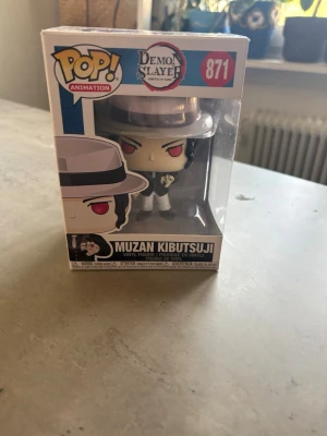 Funko Pop Muzan Kibutsuji Demon Slayer - || har öppnas || lådan har några repor på sidan annars är det i bra skick|| figuren är i bra skick || 