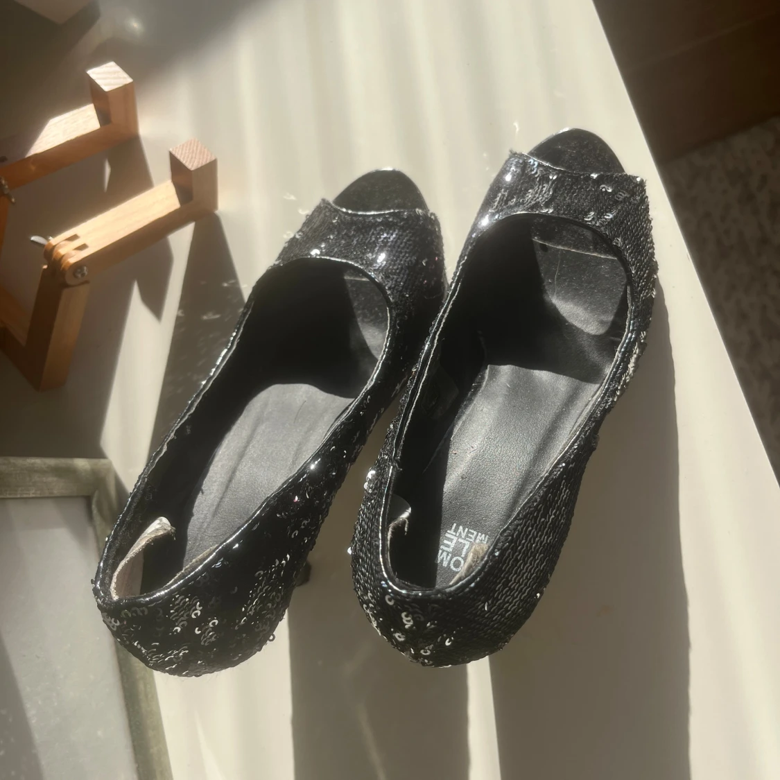 Svarta glittriga pumps med paljetter - 2