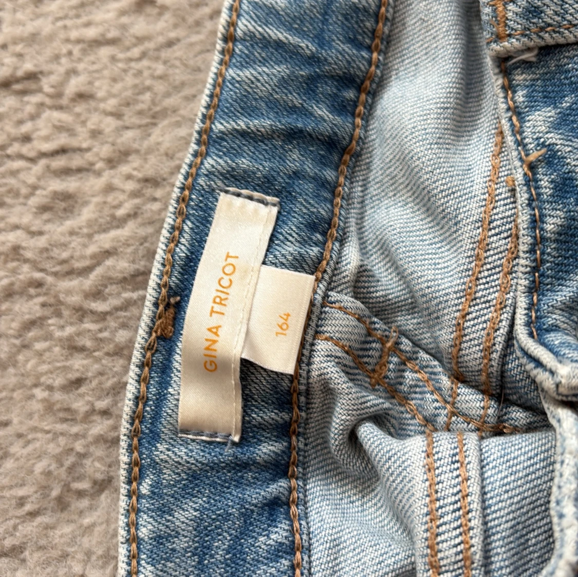 Ljusblå bootcut jeans från Gina Tricot - 2