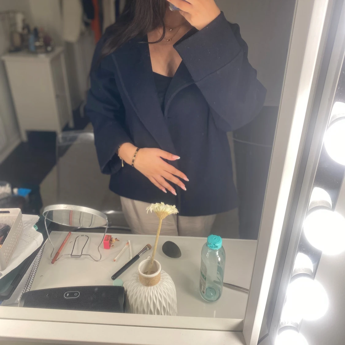 Mörkblå ullkappa med bred krage - 3