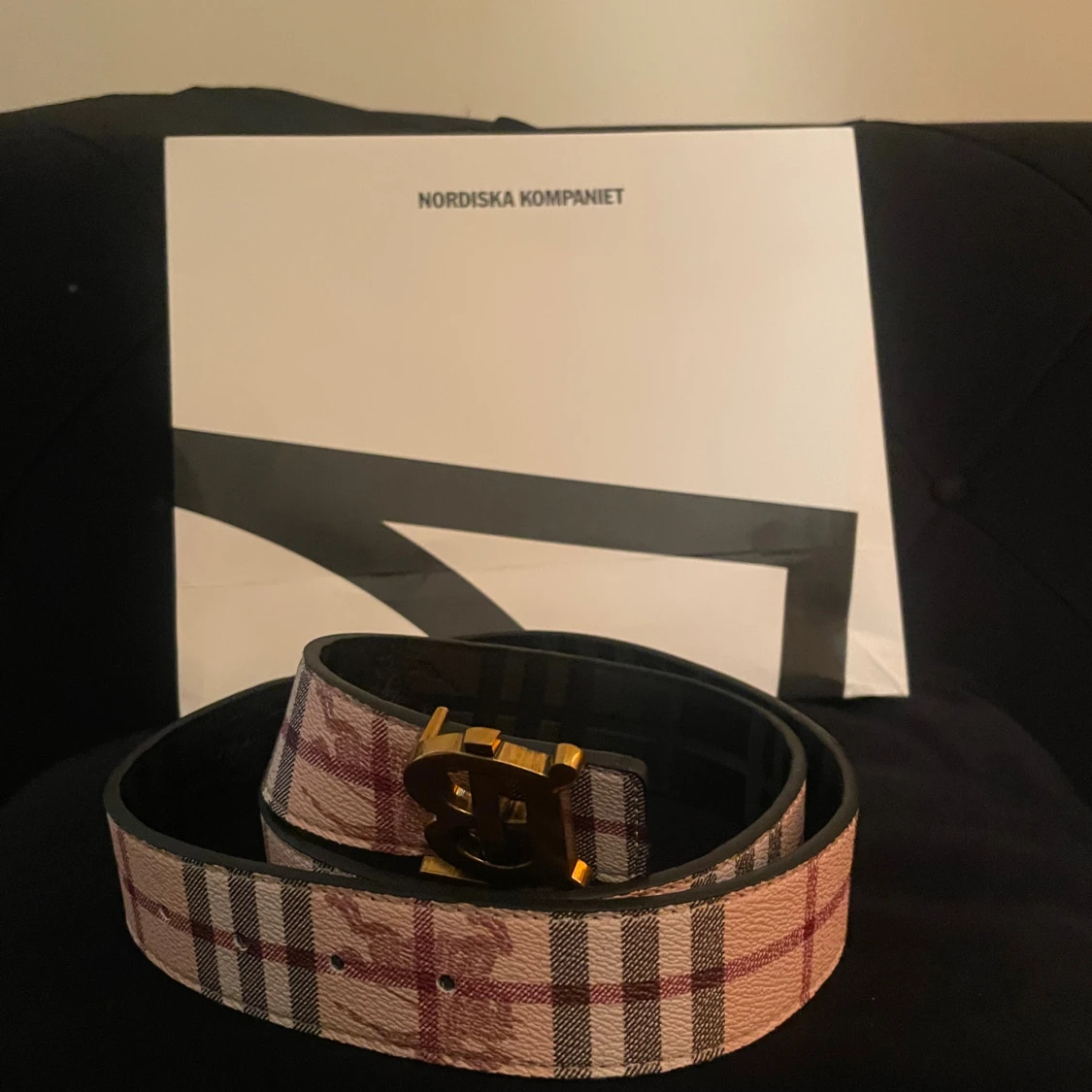  Burberry bälte med guldspänne - 1