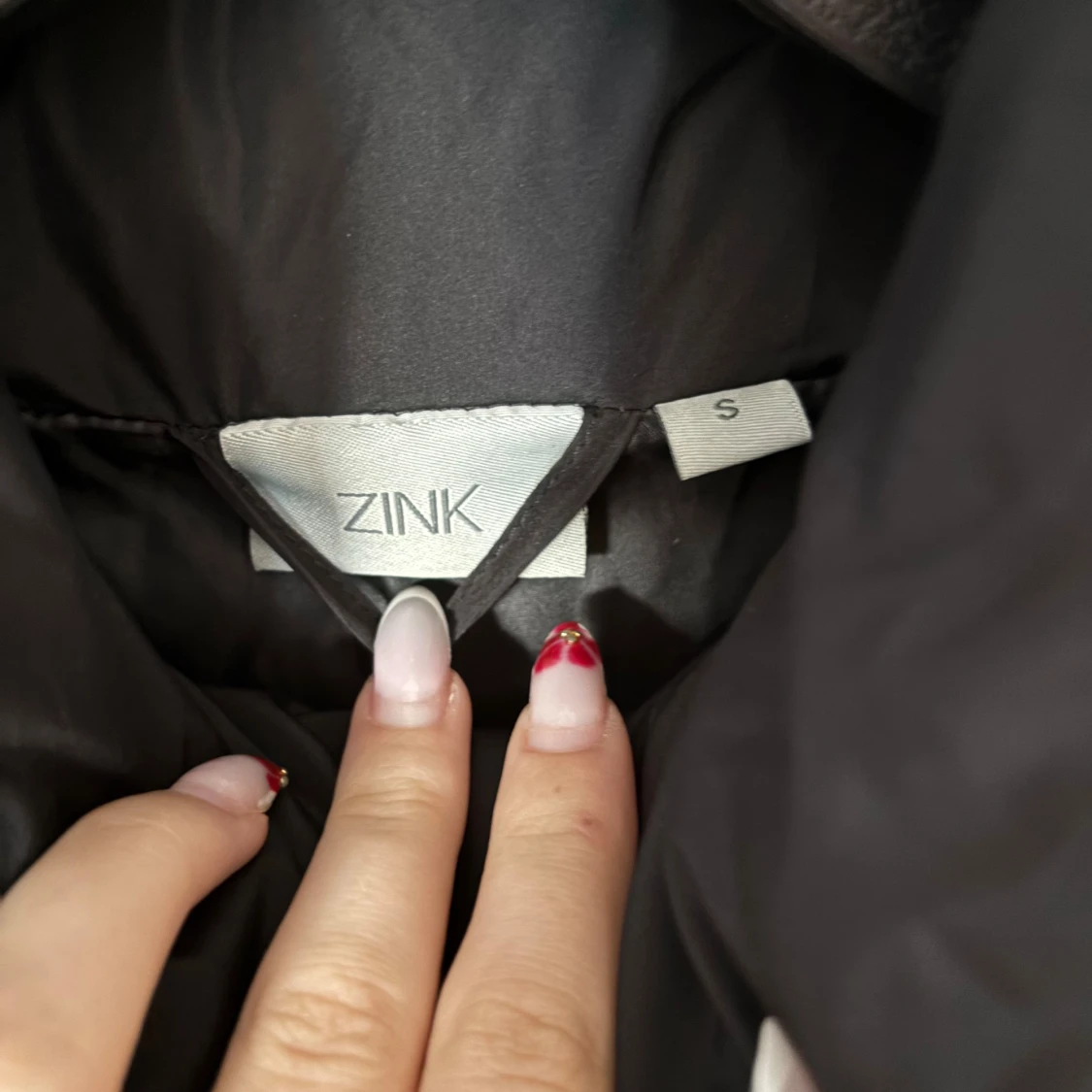 Svart pufferjacka från Zink, S - 1