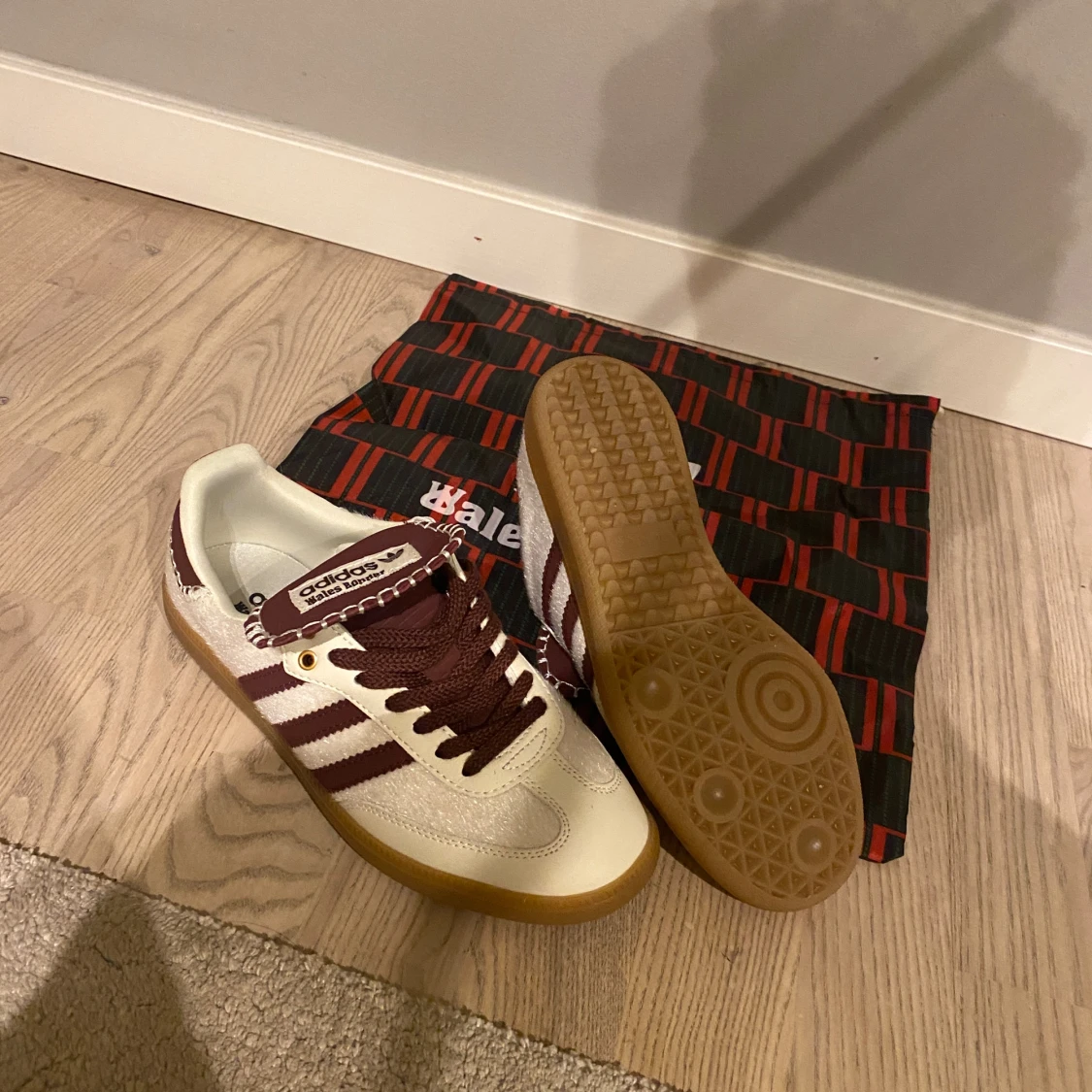 Adidas Samba Wales Bonner vinröd/vit