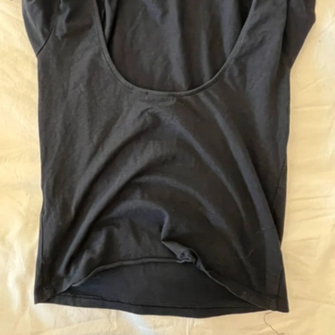 Svart kortärmad topp från Gina Tricot