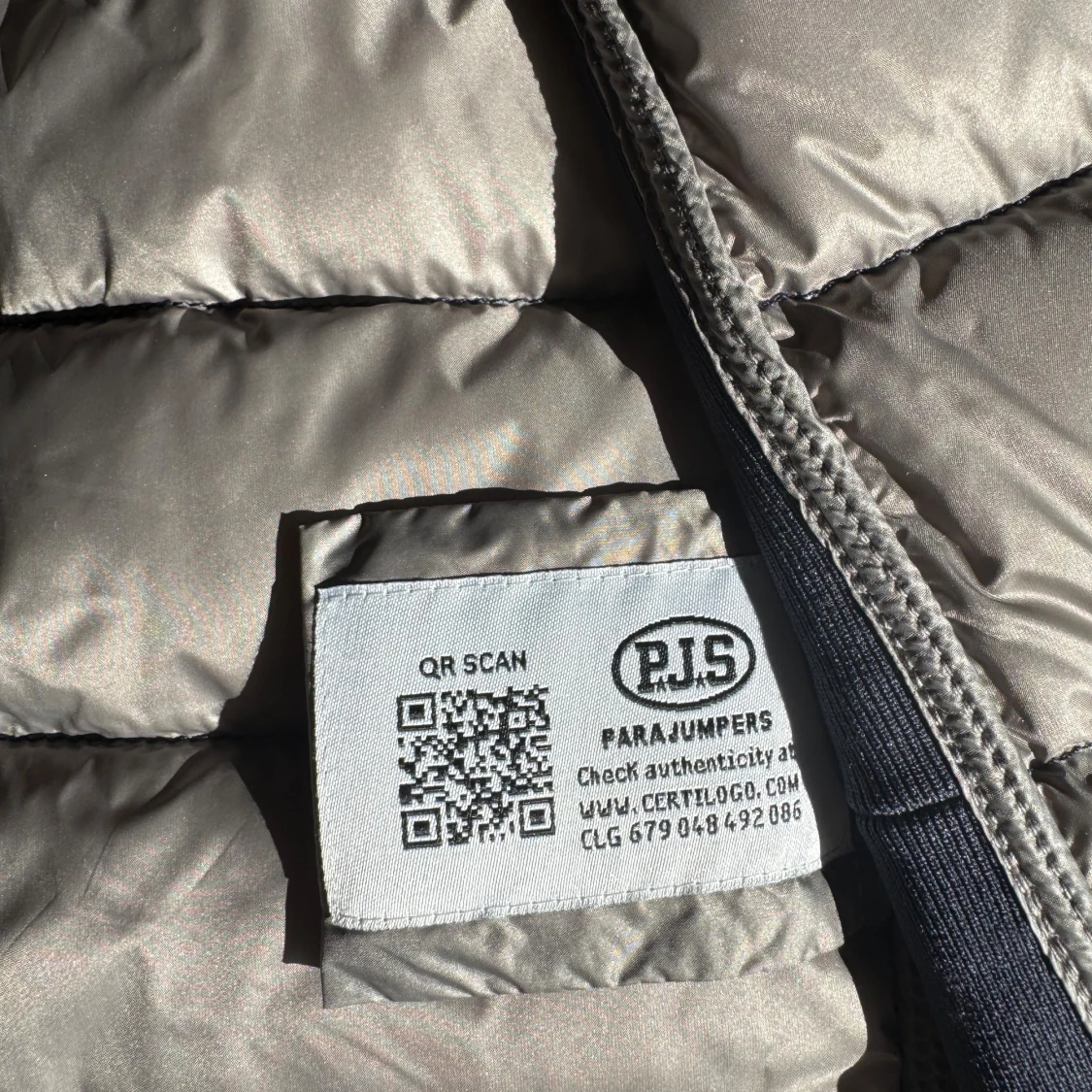 Mörkblå dunväst från Parajumpers - 3