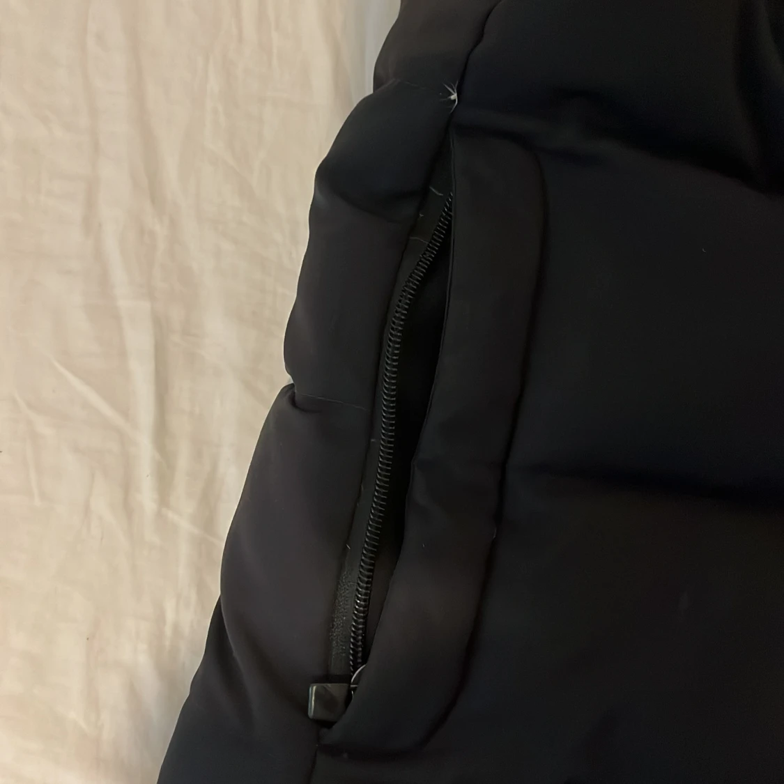 Svart dunväst från Everest med huva - 4