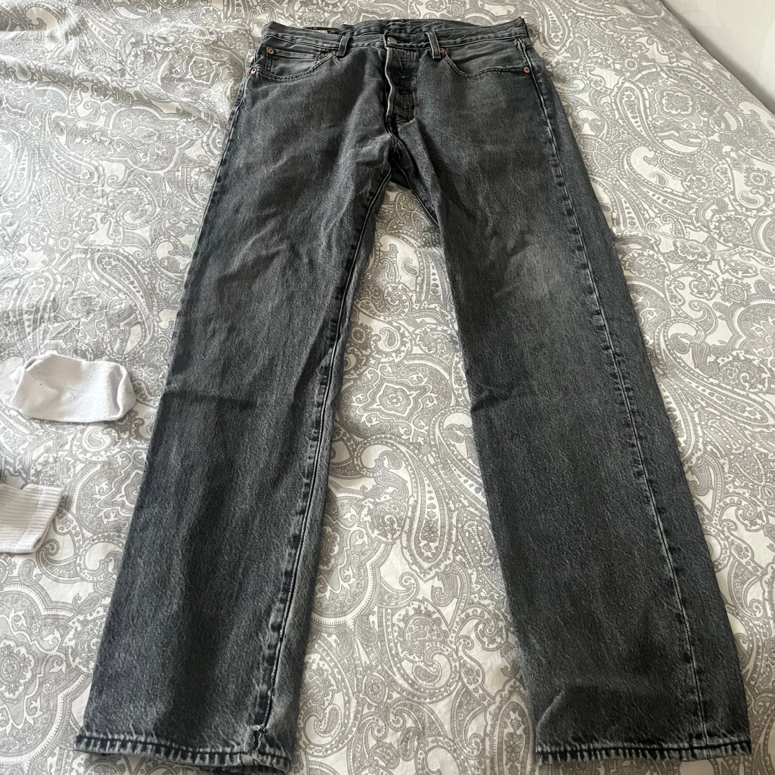 Levis 501 gråa - 2
