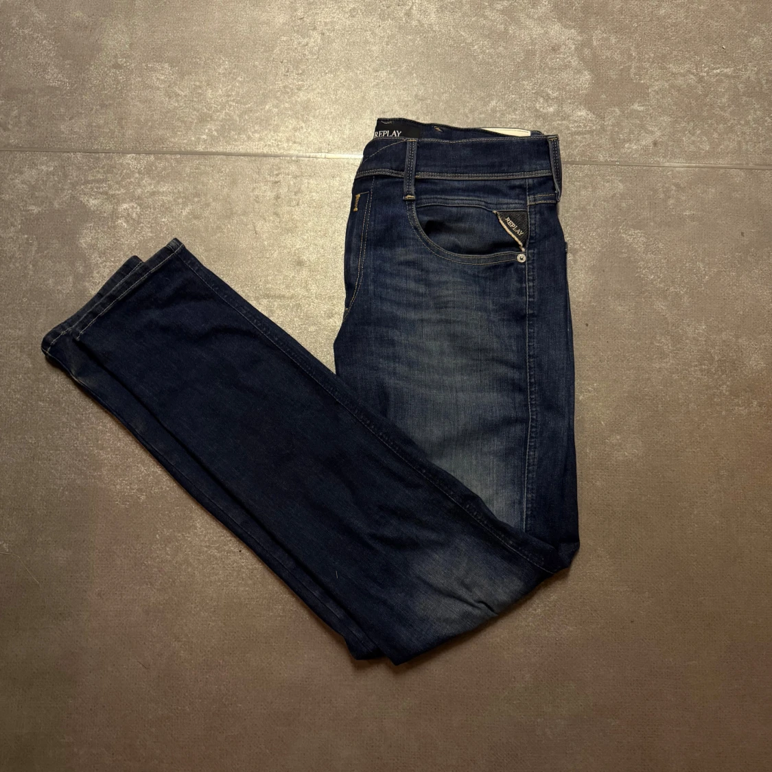 Mörkblå Replay jeans