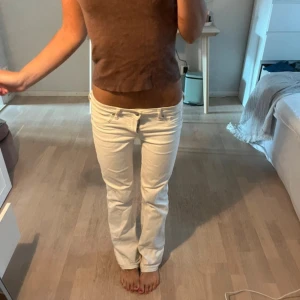 Vita jeans💕 - Jätte snygga vita lågmidjade jeans💕