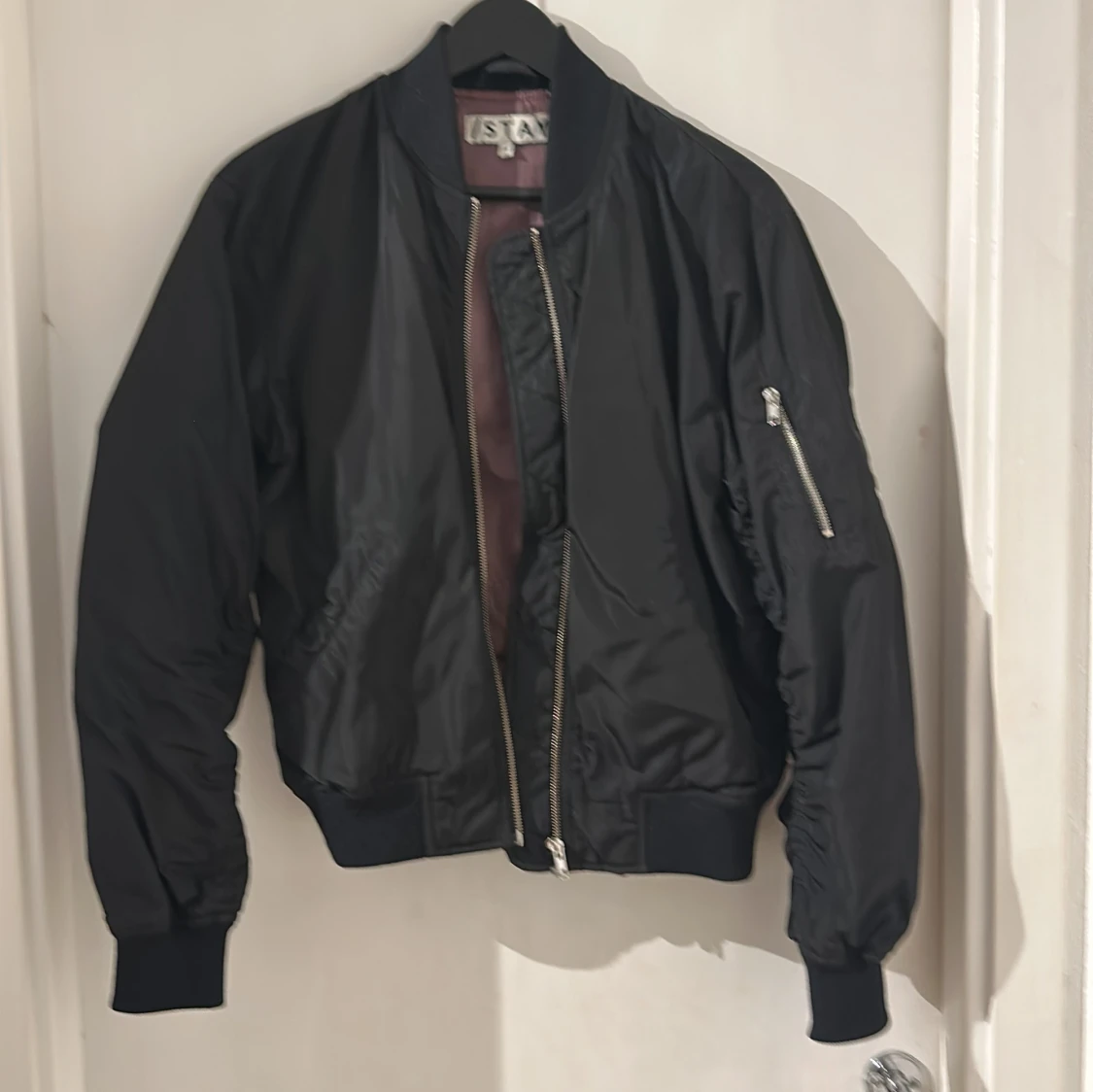 Svart bomberjacka från Stave