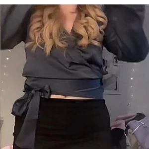 Omlott topp - Säljer denna fina topp som bara är testad🩷